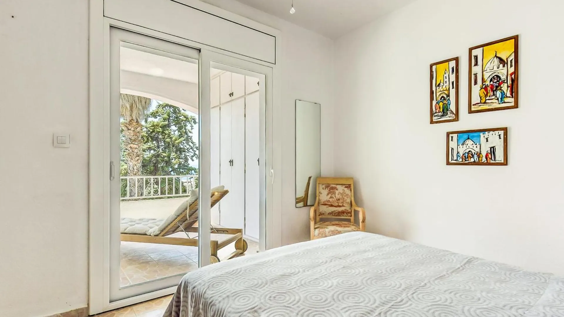 Beautiful Apartment With View Roses