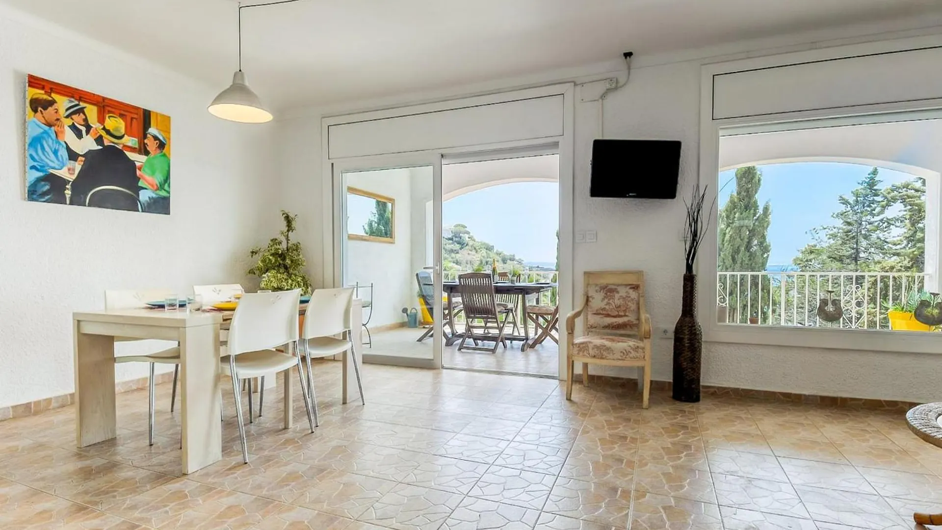 Beautiful Apartment With View Roses